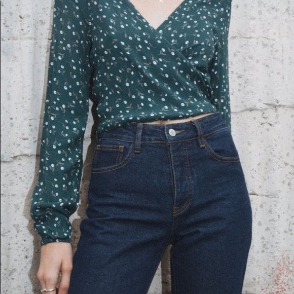 Brandy Melville | Floral Tie Crop Top - Picture 3 of 4